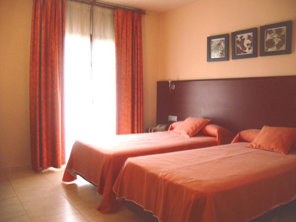 Hotel Sant Quirze De Besora Exterior photo